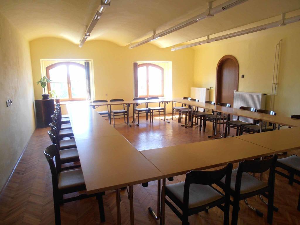 Martineum Felnottkepzo Akademia Hostel โซมบ็อตเฮย์ ภายนอก รูปภาพ