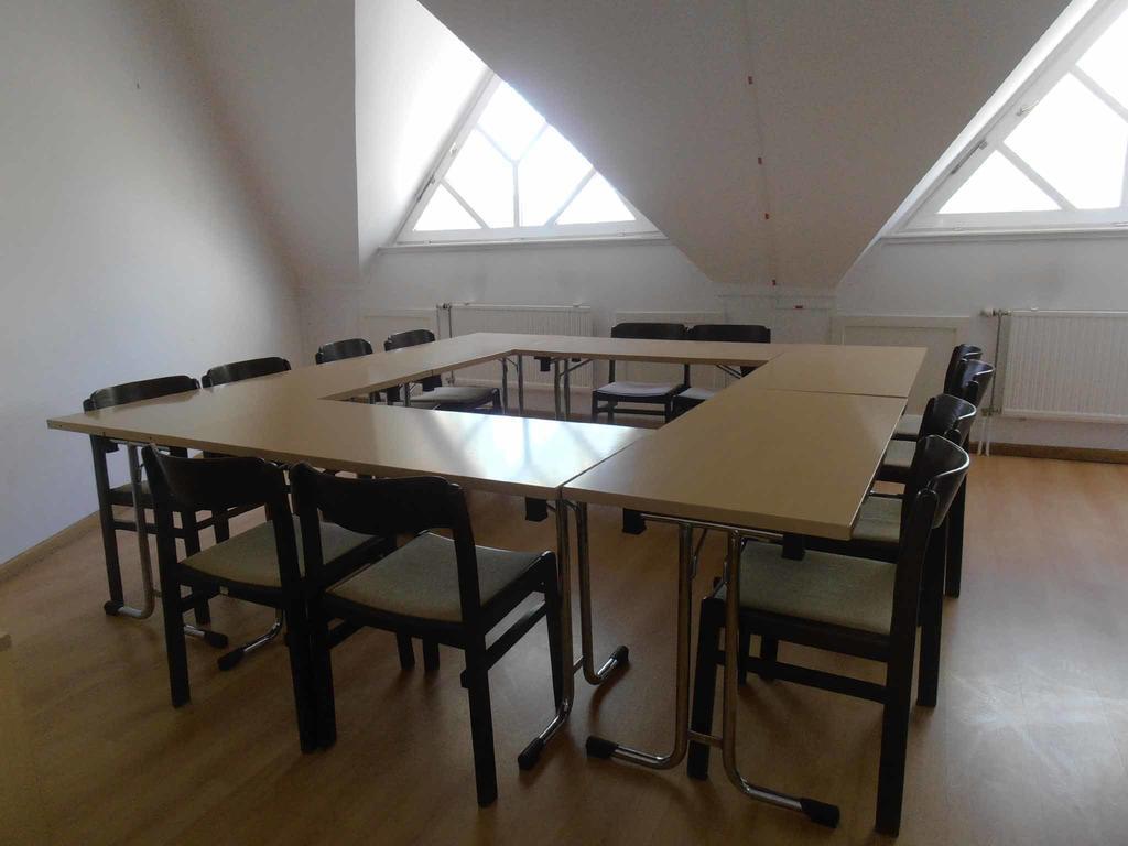 Martineum Felnottkepzo Akademia Hostel โซมบ็อตเฮย์ ภายนอก รูปภาพ