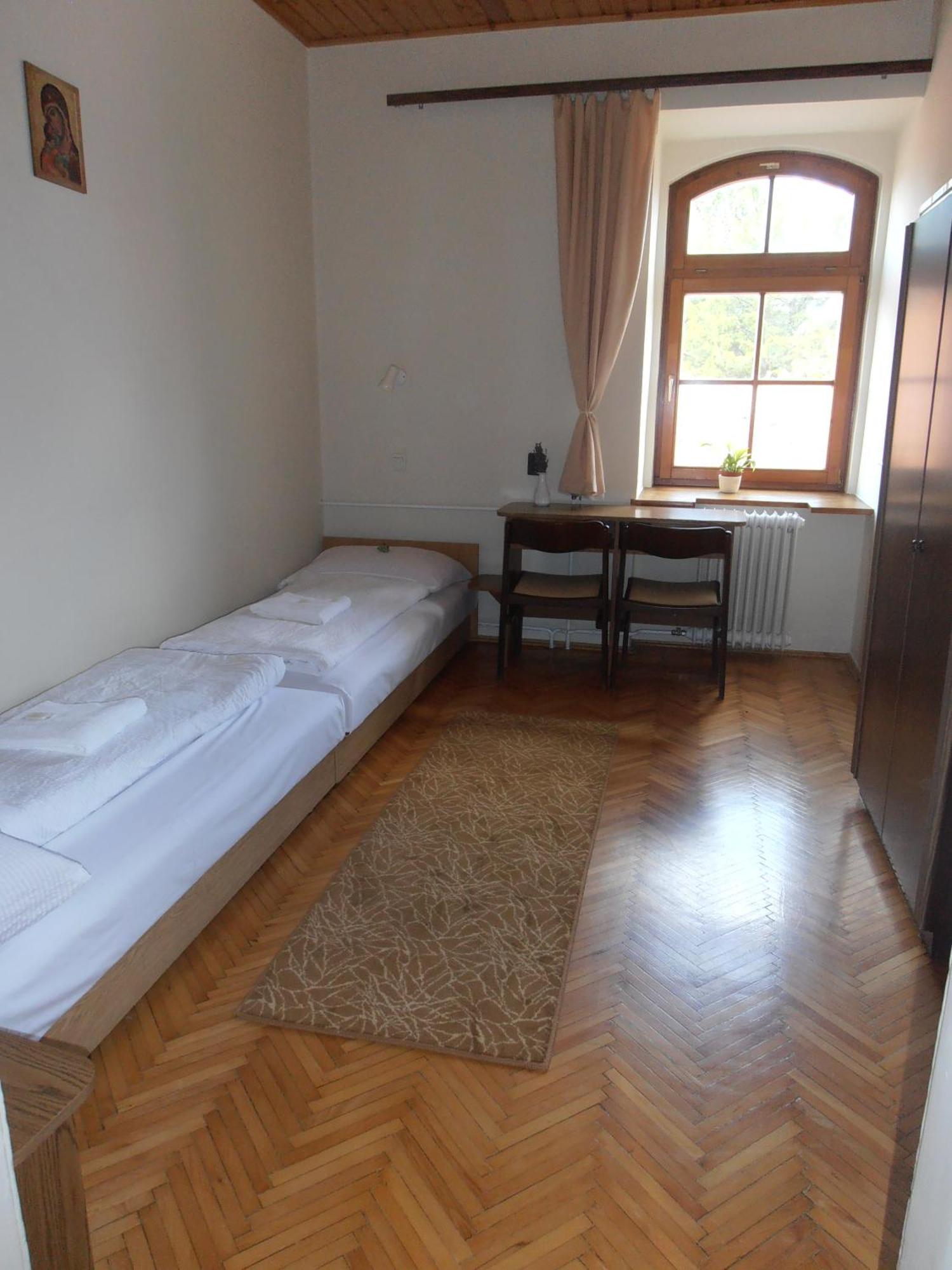 Martineum Felnottkepzo Akademia Hostel โซมบ็อตเฮย์ ห้อง รูปภาพ